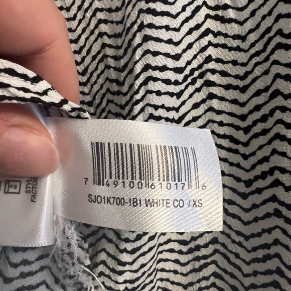 BCBG Generation Ruffle V-Neck Tank Top Blouse- Striped - Size XS - Picture 12 of 15